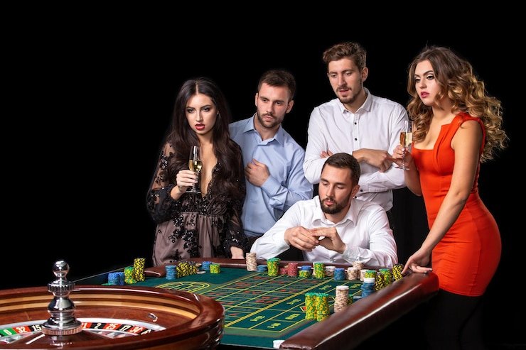 Roda roulette Captain's Bounty dengan bola berputar dan statistik angka di layar